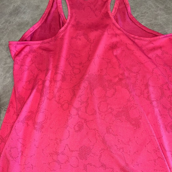 Under Armour Sz XL HeatGear Loose Racerback Tech Marble Tank Top Light Pink Red - Picture 6 of 6